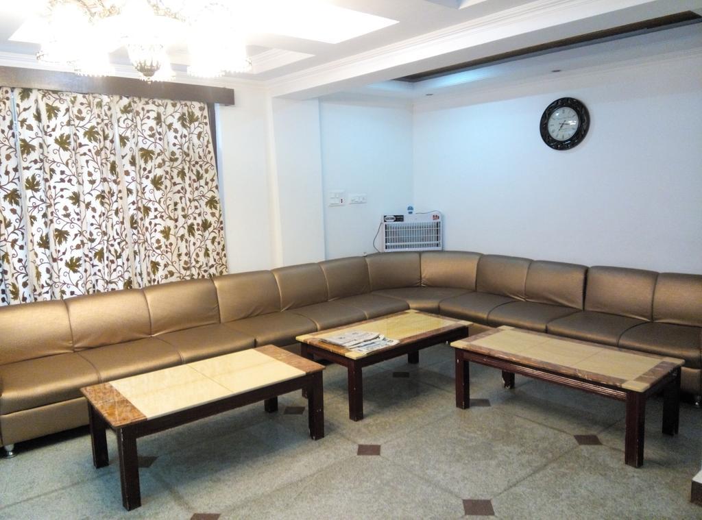 Hotel Grand Jigar ศรีนาการ์ ภายนอก รูปภาพ