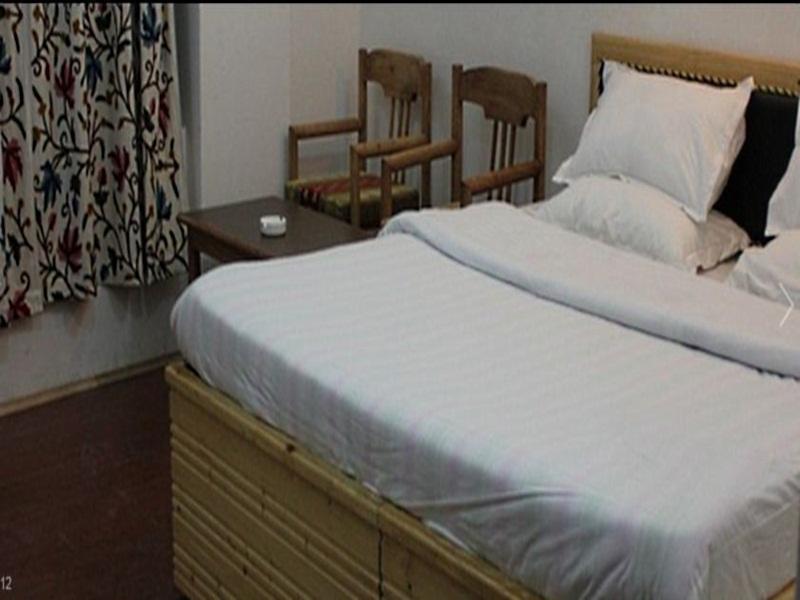 Hotel Grand Jigar ศรีนาการ์ ภายนอก รูปภาพ